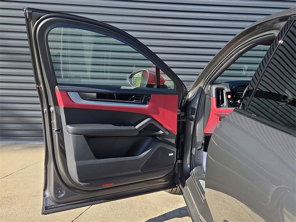 New 2026 Porsche Cayenne Coupe image 6