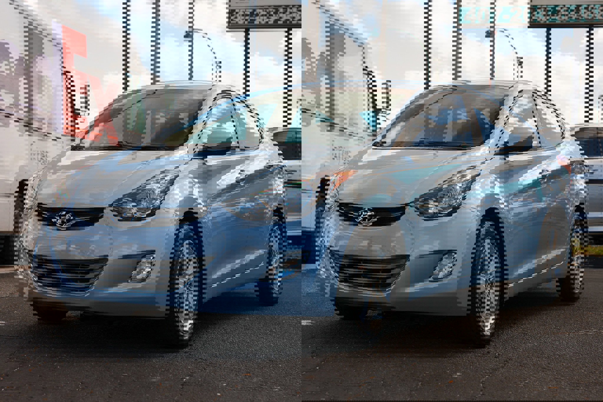 Used 2013 Hyundai Elantra GLS w/ Preferred Pkg image 4