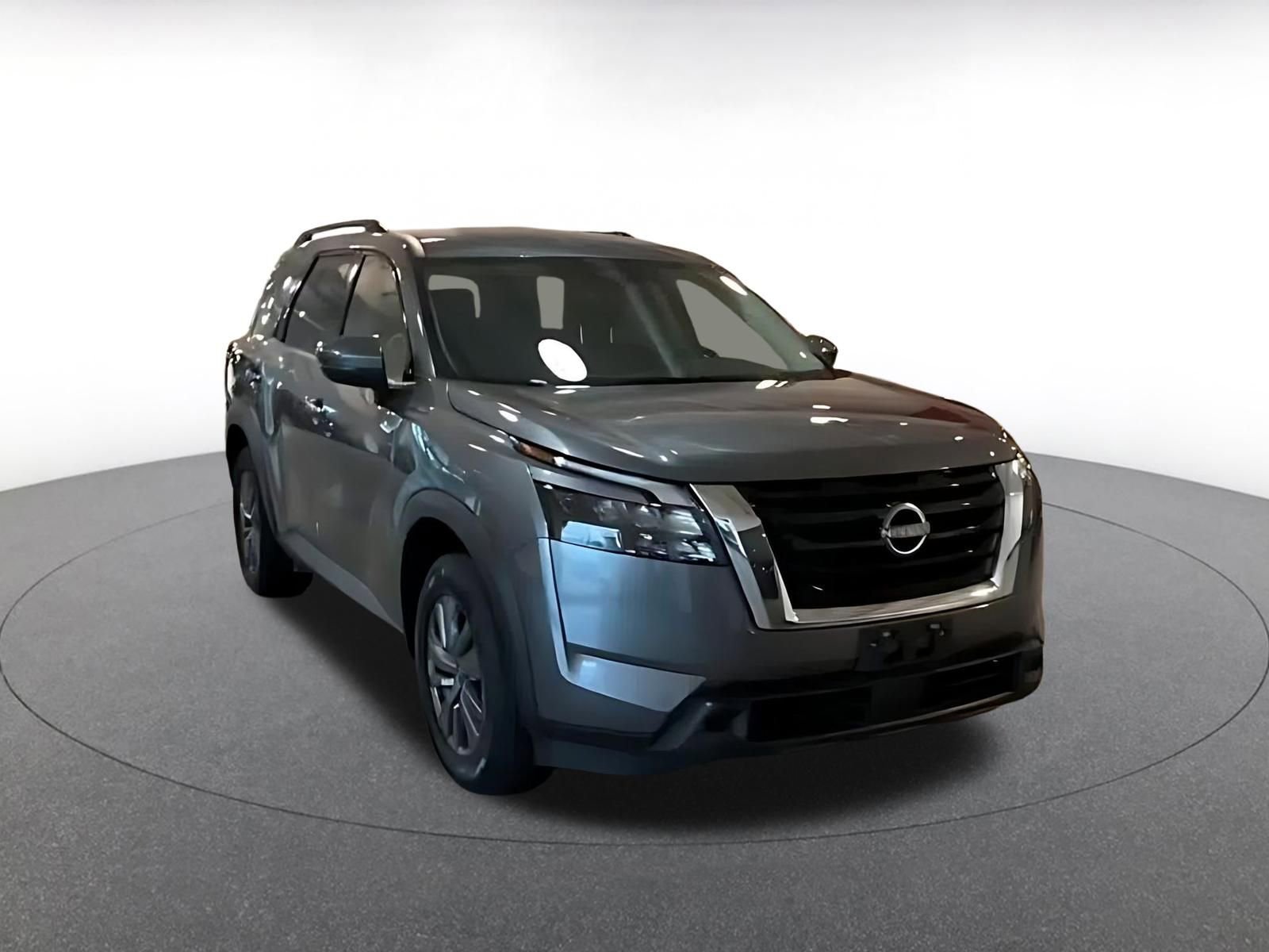 Used 2025 Nissan Pathfinder SV FWD image 3