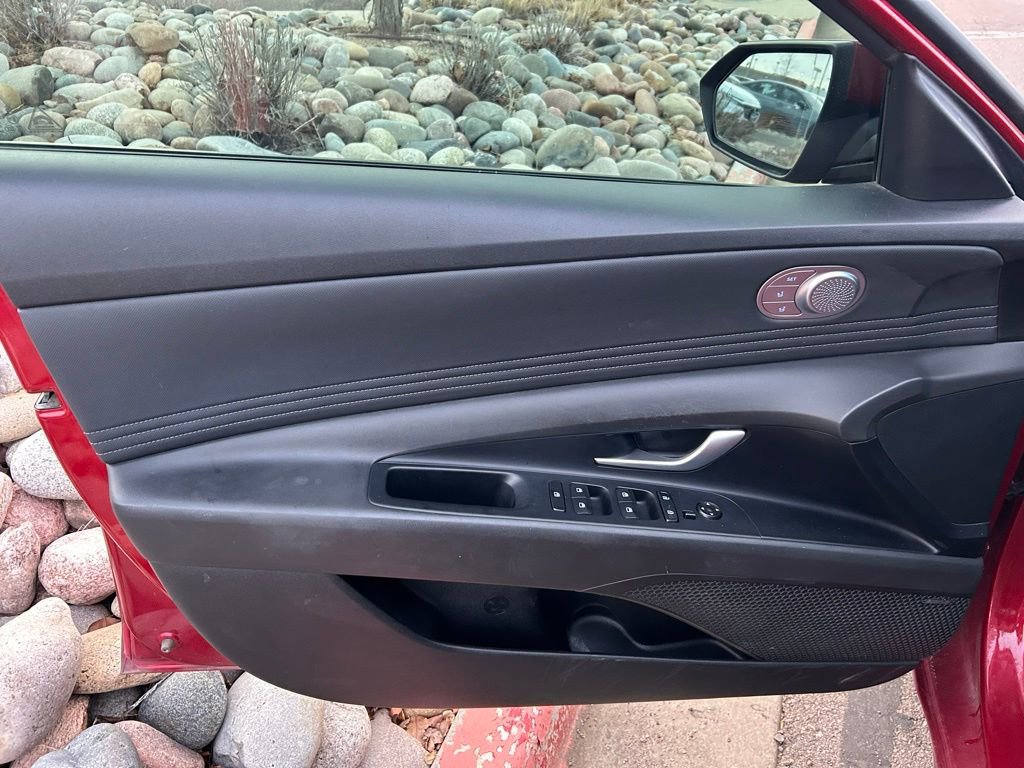 Used 2023 Hyundai Elantra Limited image 10