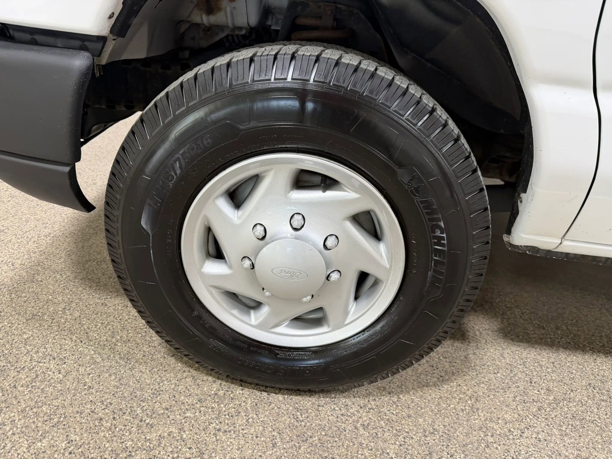 Used 2014 Ford E-250 and Econoline 250 Extended w/ Power Group RWD image 48