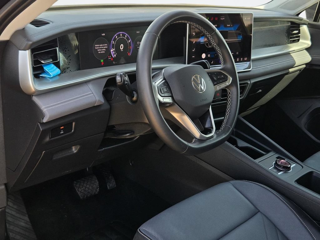 Used 2026 Volkswagen Tiguan SE FWD image 30