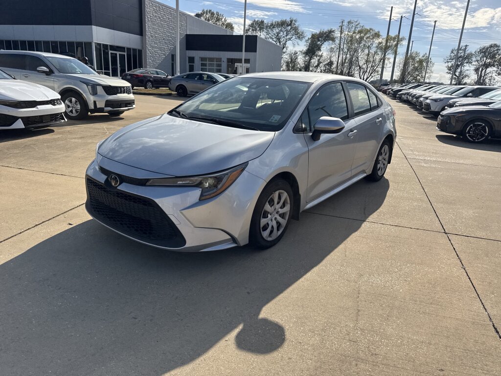 Used 2022 Toyota Corolla LE image 3
