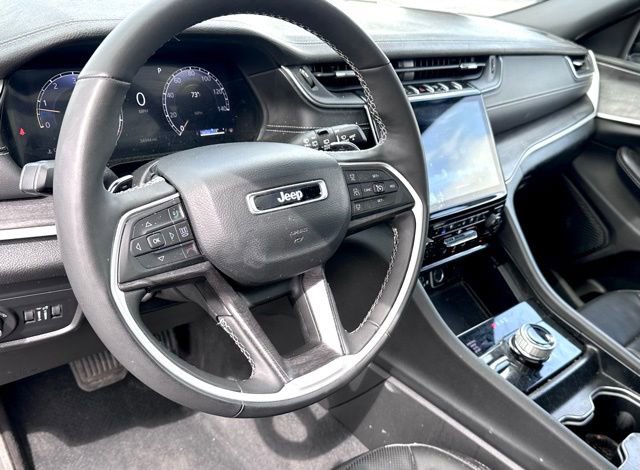 Used 2024 Jeep Grand Cherokee L Limited w/ Luxury Tech Group II image 15