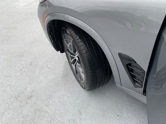 Used 2026 BMW X5 xDrive40i w/ M Sport Package image 29