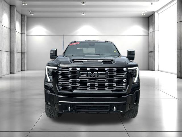Used 2025 GMC Sierra 3500 Denali Ultimate AWD/4WD image 3