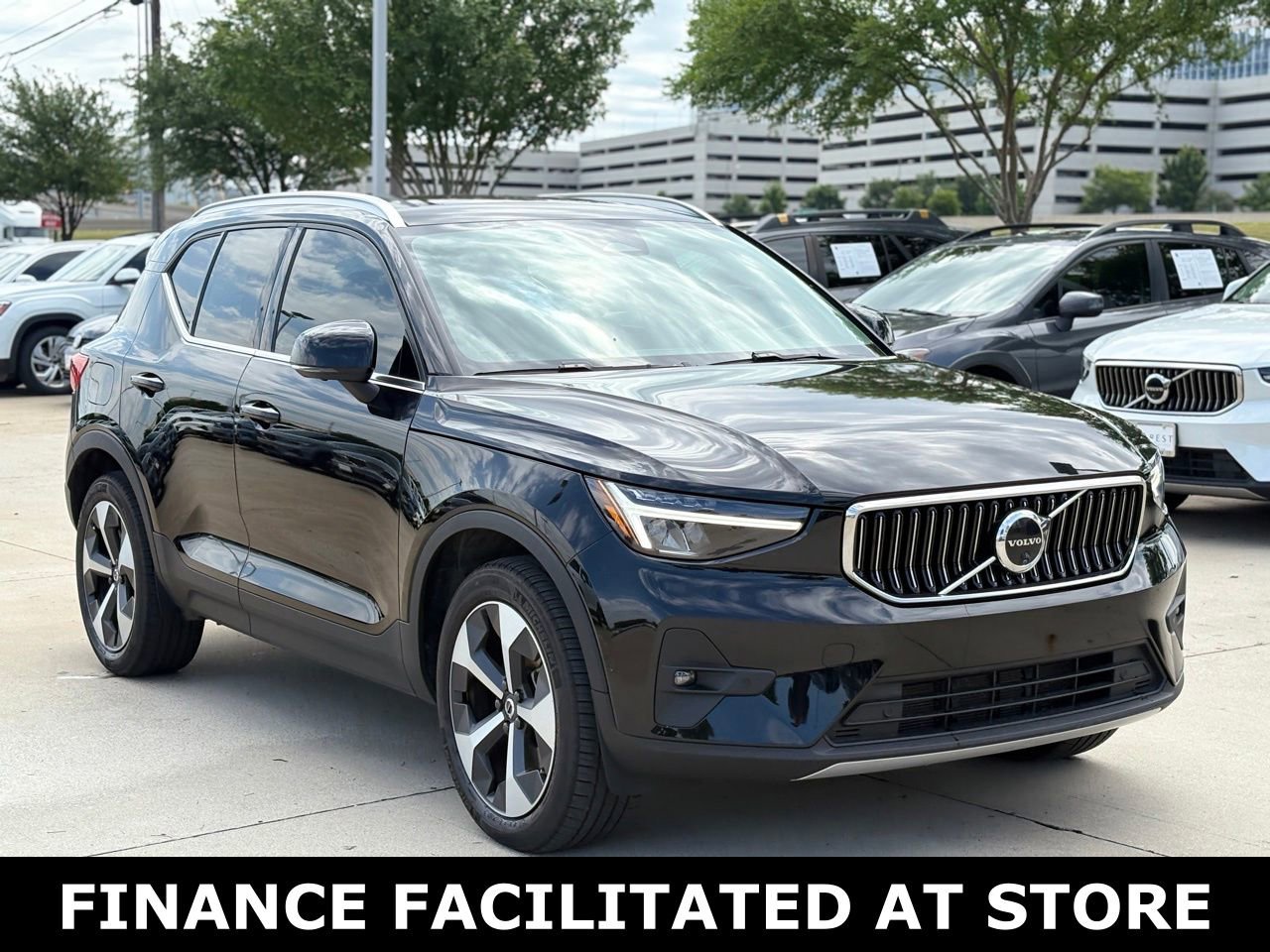 Certified 2025 Volvo XC40 B5 Plus AWD/4WD image 5