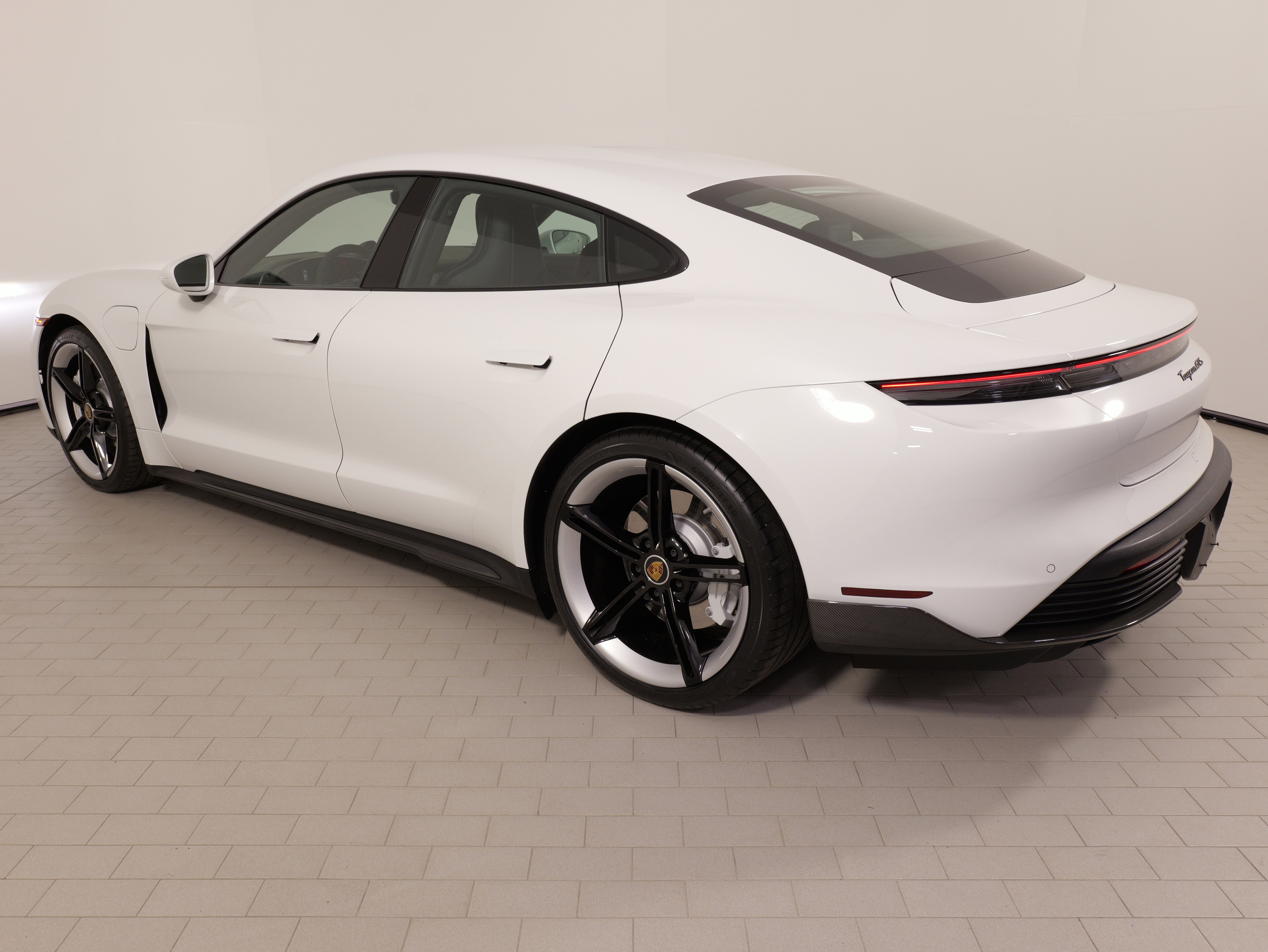 Used 2023 Porsche Taycan GTS image 15