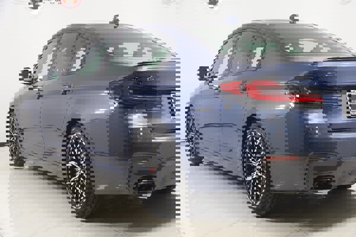 Used 2023 BMW M550i xDrive w/ Executive Package image 30