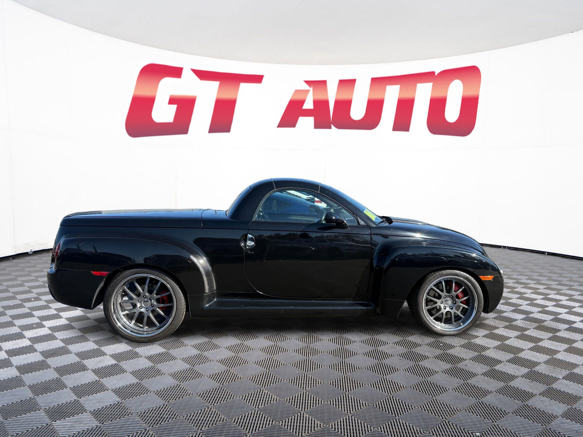 Used 2004 Chevrolet SSR w/ Preferred Equipment Group RWD image 6