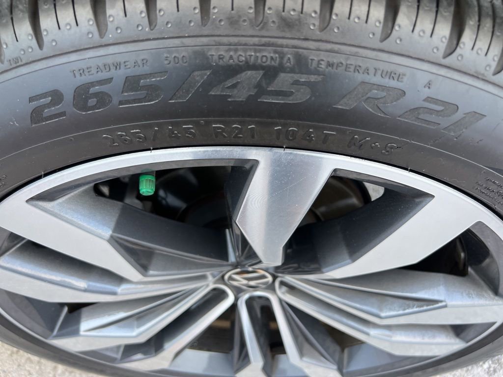 Used 2023 Volkswagen Atlas Cross Sport SEL Premium R-Line image 31