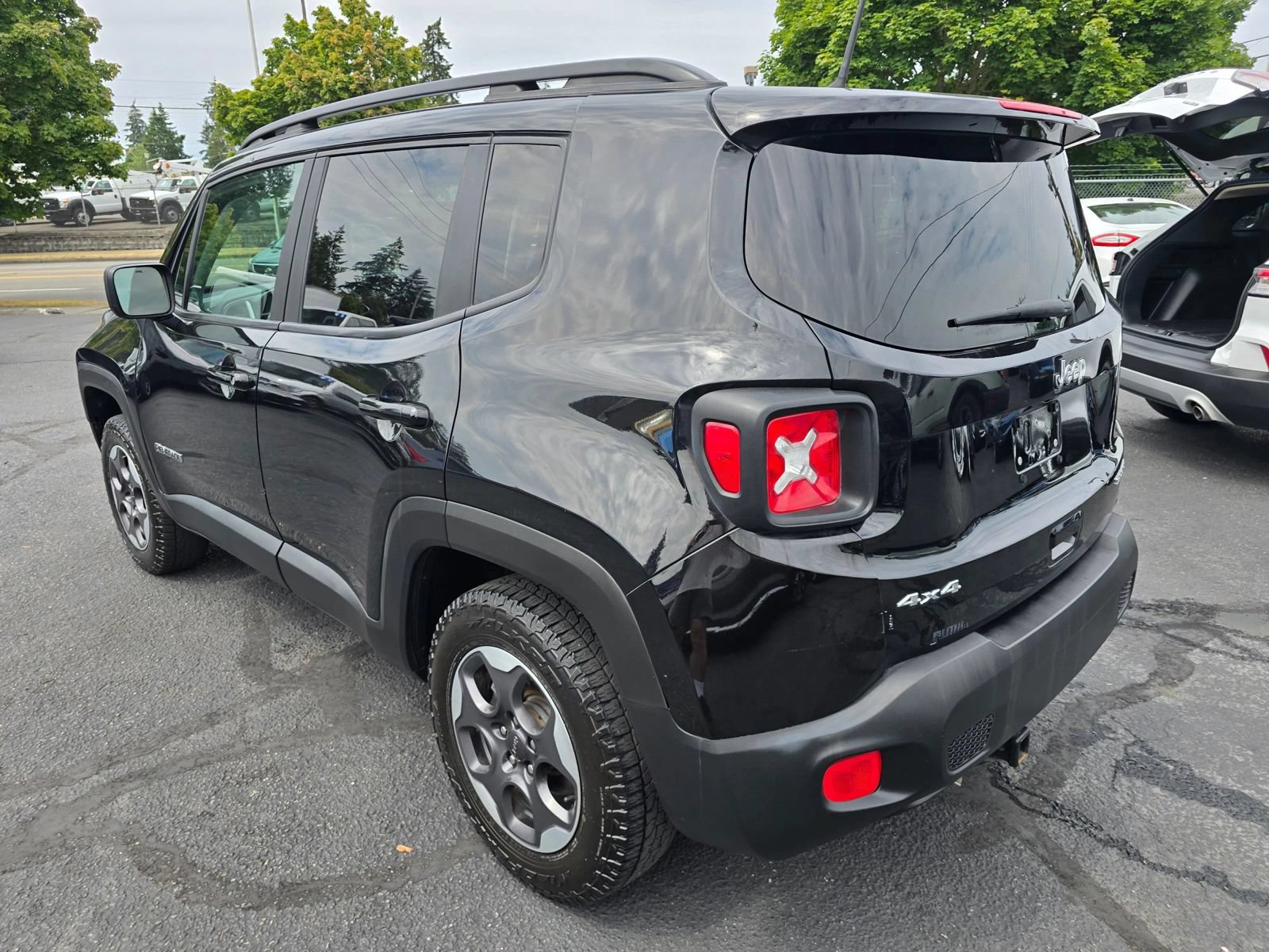 Used 2018 Jeep Renegade Sport w/ Power & Air Group AWD/4WD image 3