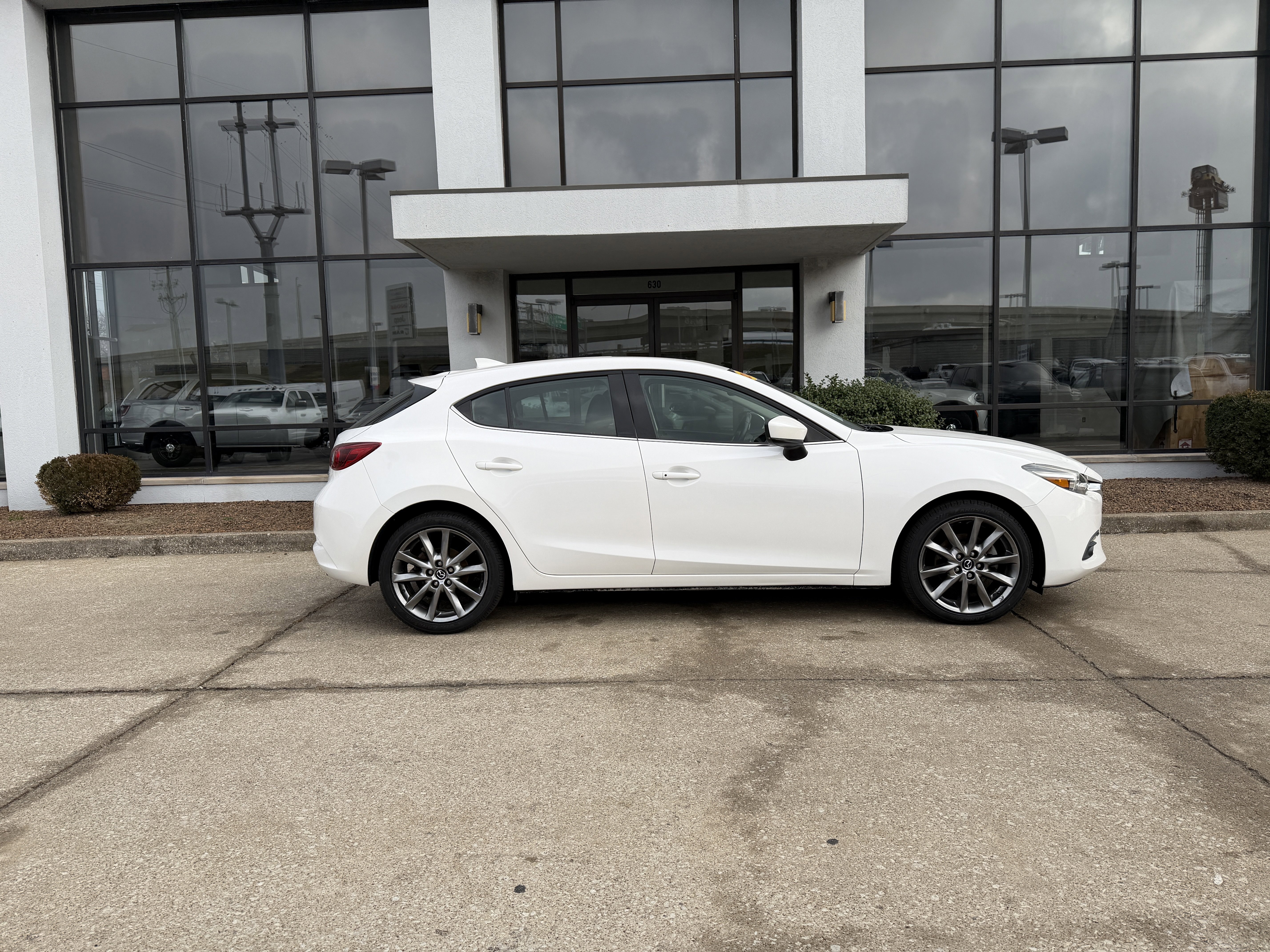 Used 2018 MAZDA MAZDA3 Grand Touring w/ Premium Equipment Package image 3