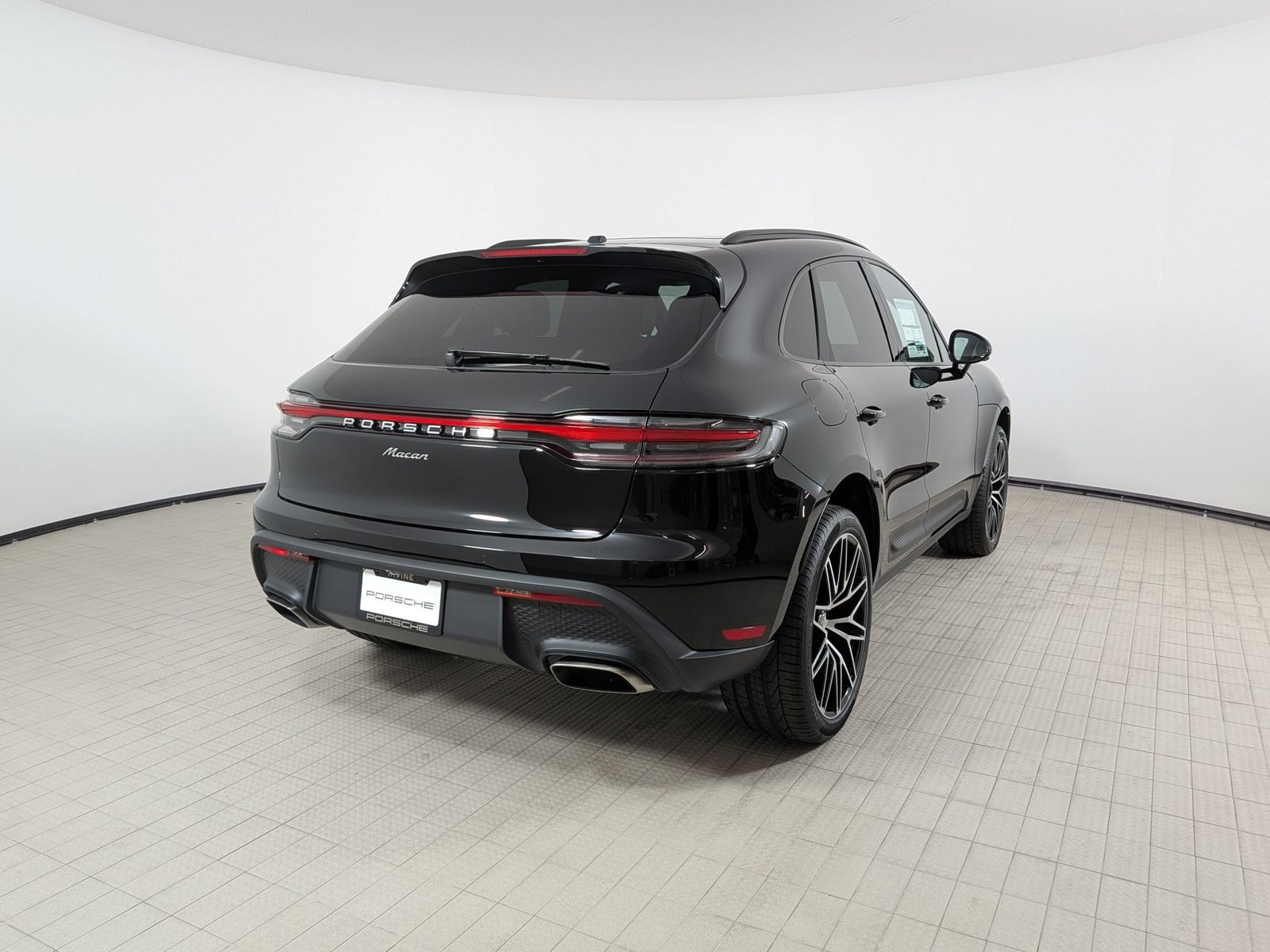 New 2026 Porsche Macan AWD/4WD image 9