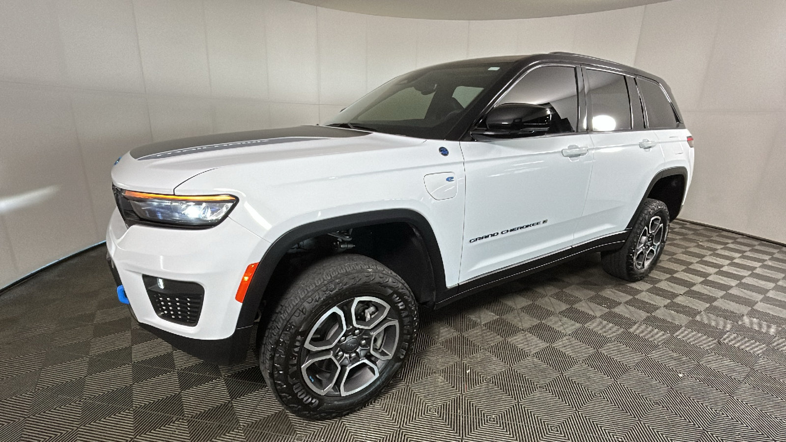 Used 2024 Jeep Grand Cherokee Trailhawk AWD/4WD image 7