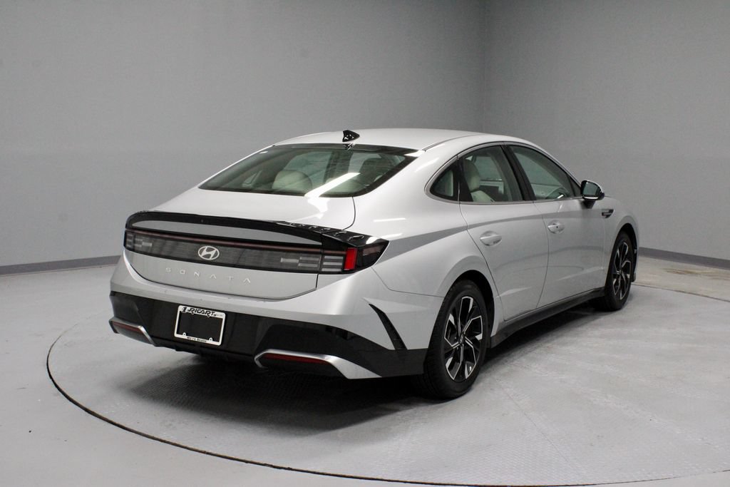 Used 2025 Hyundai Sonata SEL FWD image 12