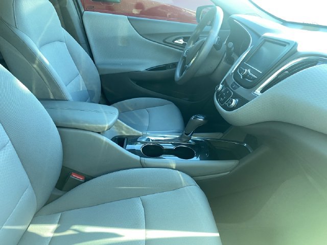 Used 2017 Chevrolet Malibu LT FWD image 9
