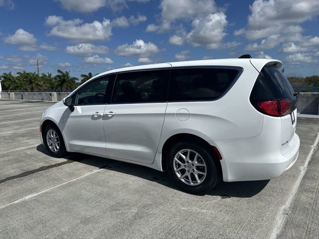 Used 2023 Chrysler Voyager LX FWD image 38