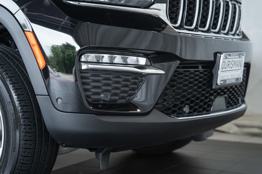 Certified 2023 Jeep Grand Cherokee 4WD 4xe w/ Luxury Tech Group II image 18