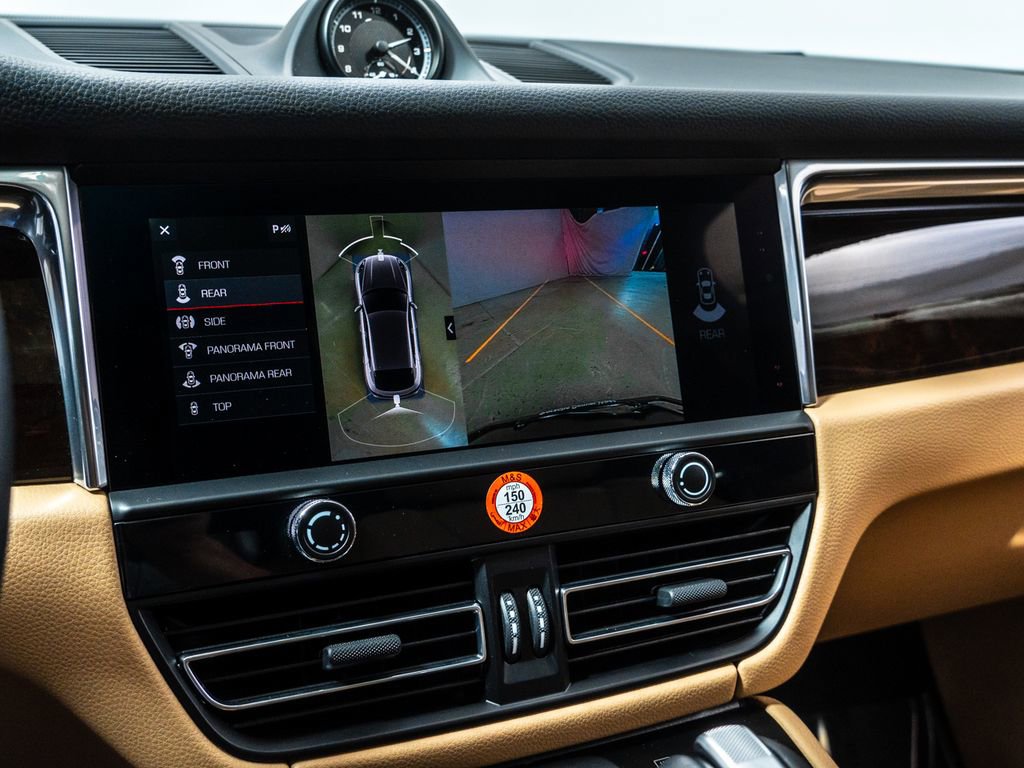Used 2025 Porsche Macan image 18