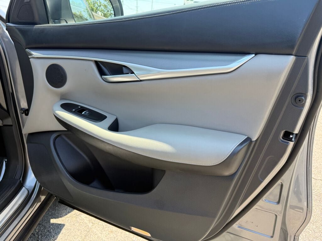 Used 2023 INFINITI QX50 Luxe AWD/4WD image 28