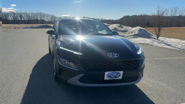 Used 2023 Hyundai Kona SEL image 3