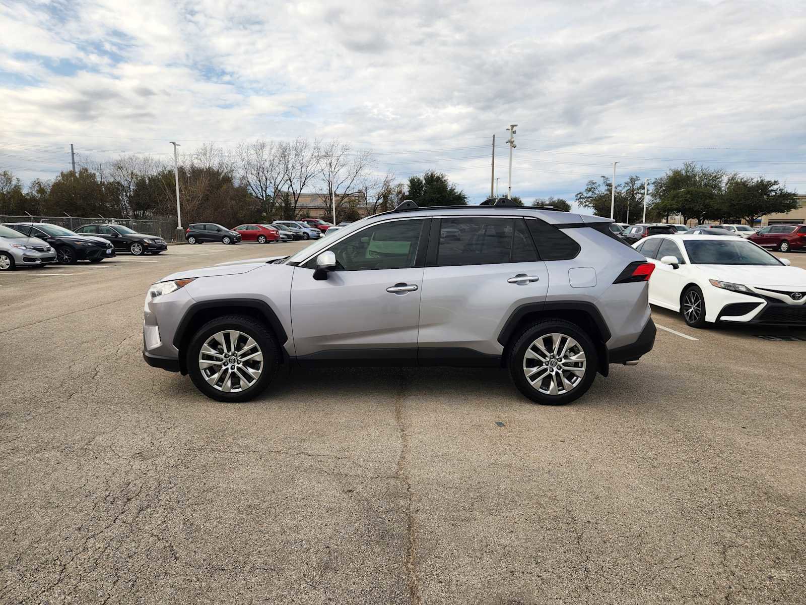 Used 2019 Toyota RAV4 Limited image 4