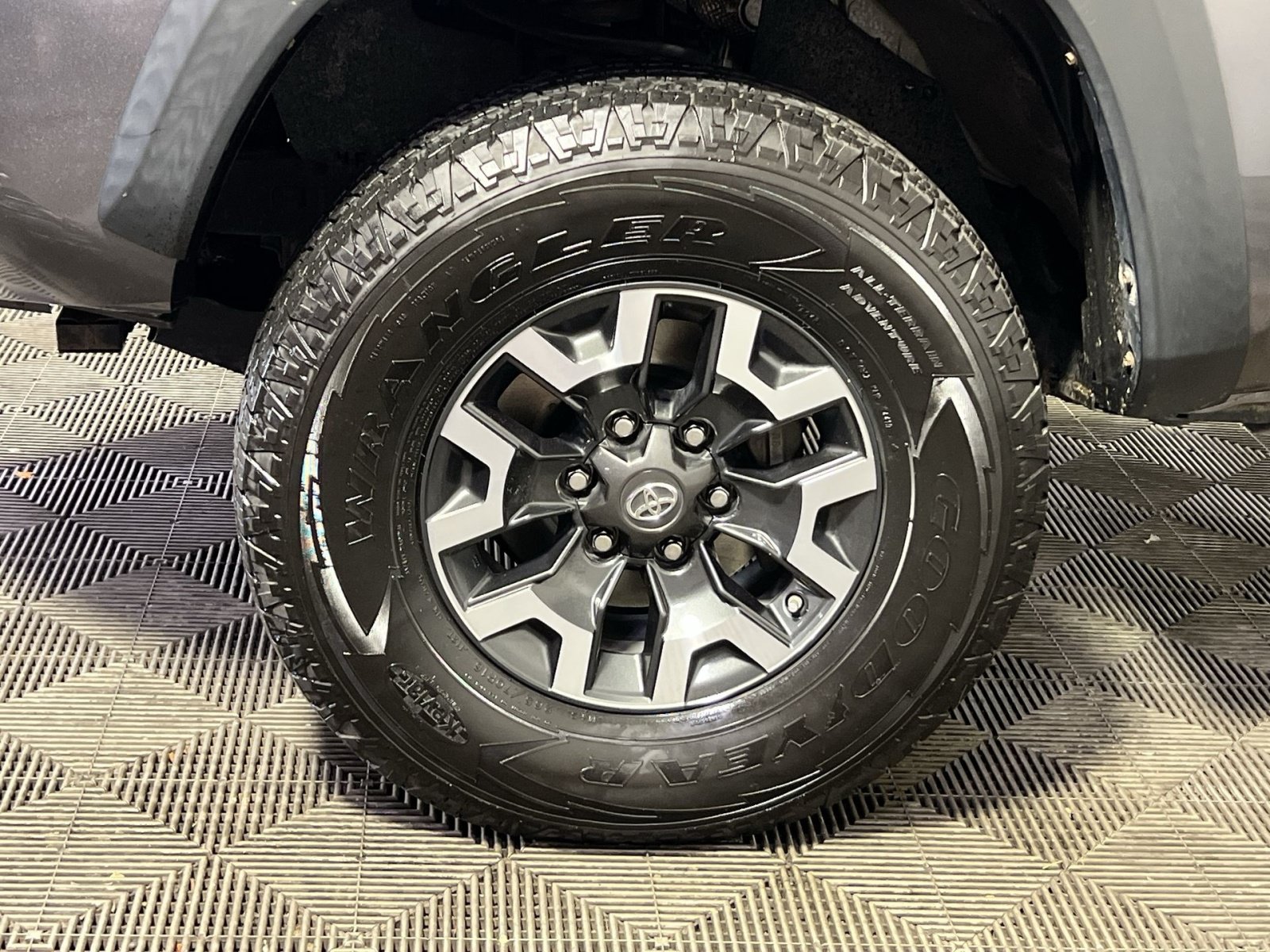 Used 2020 Toyota Tacoma TRD Off-Road AWD/4WD image 13