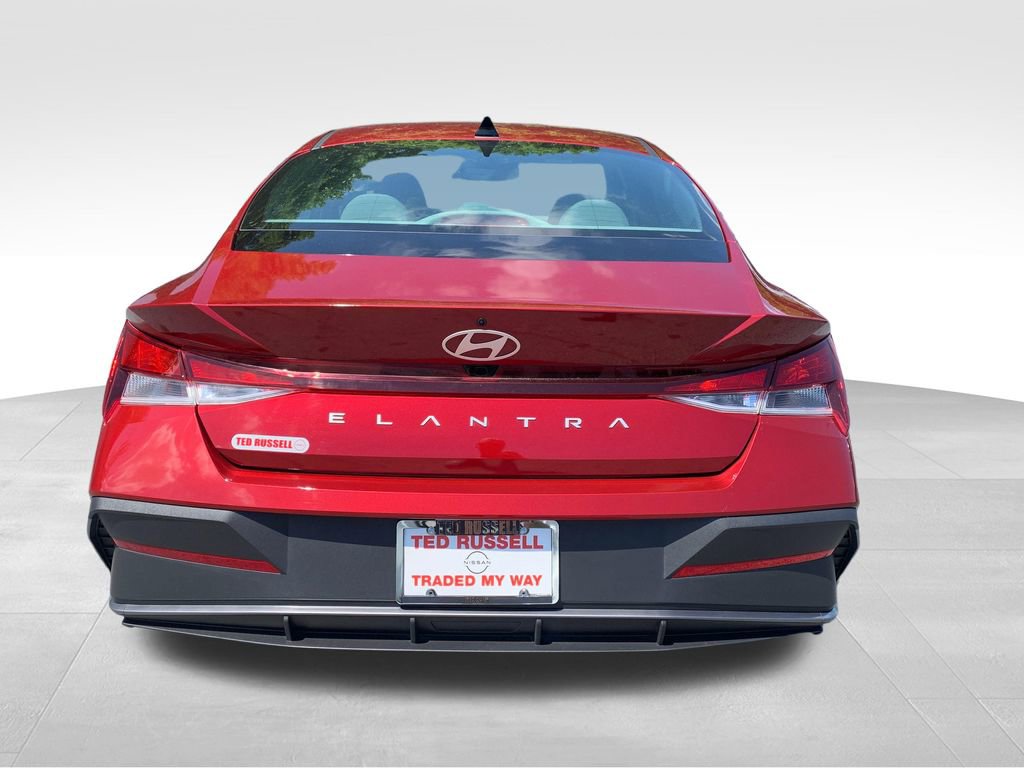 Used 2024 Hyundai Elantra SEL FWD image 4