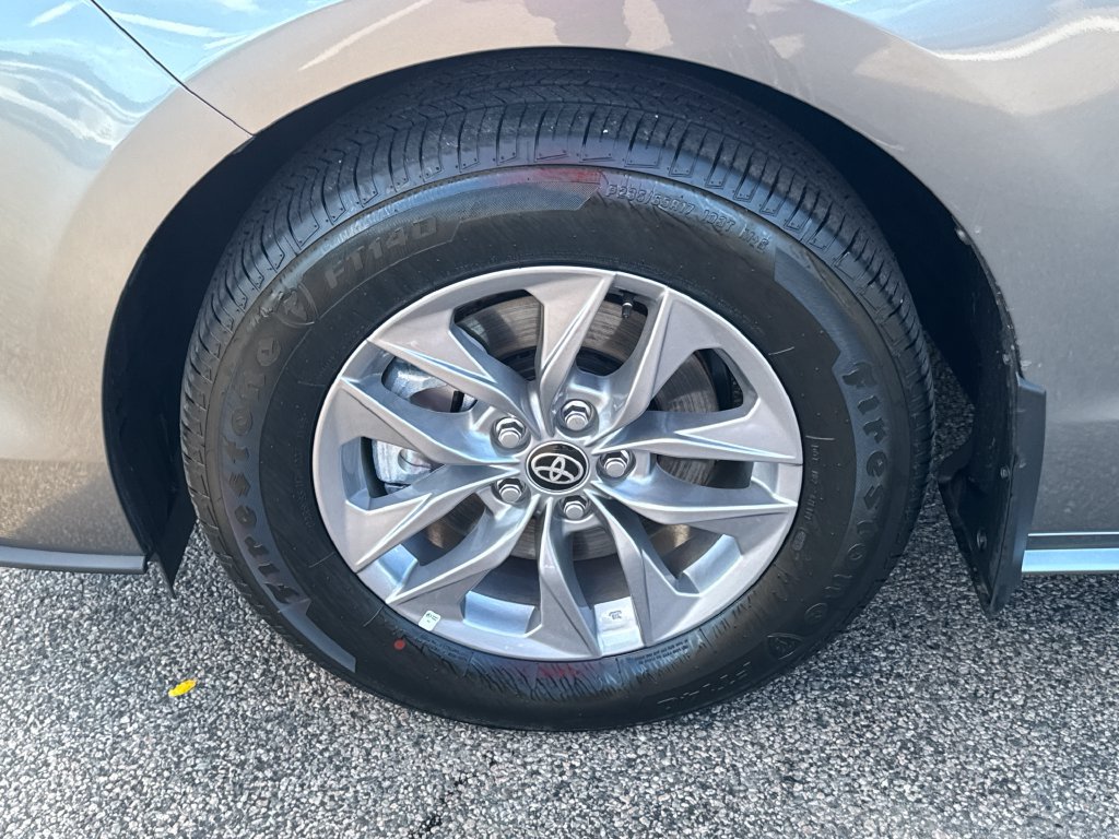 Used 2026 Toyota Sienna XLE AWD/4WD image 40