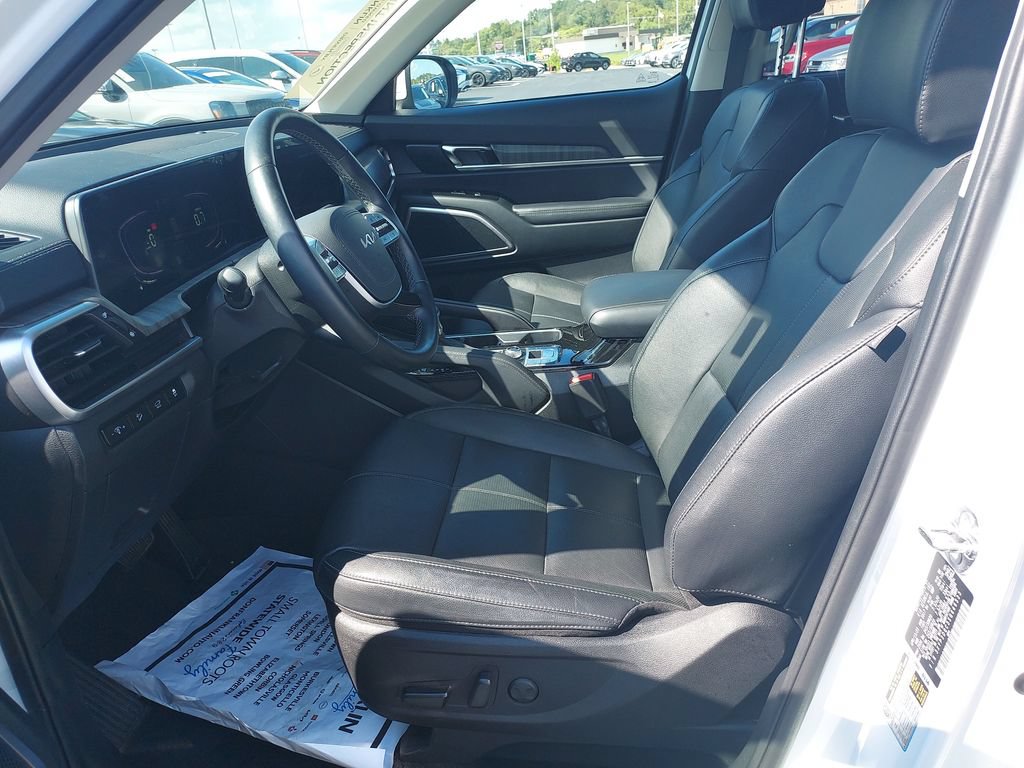Certified 2025 Kia Telluride EX w/ EX Captain's Chair Package AWD/4WD image 13