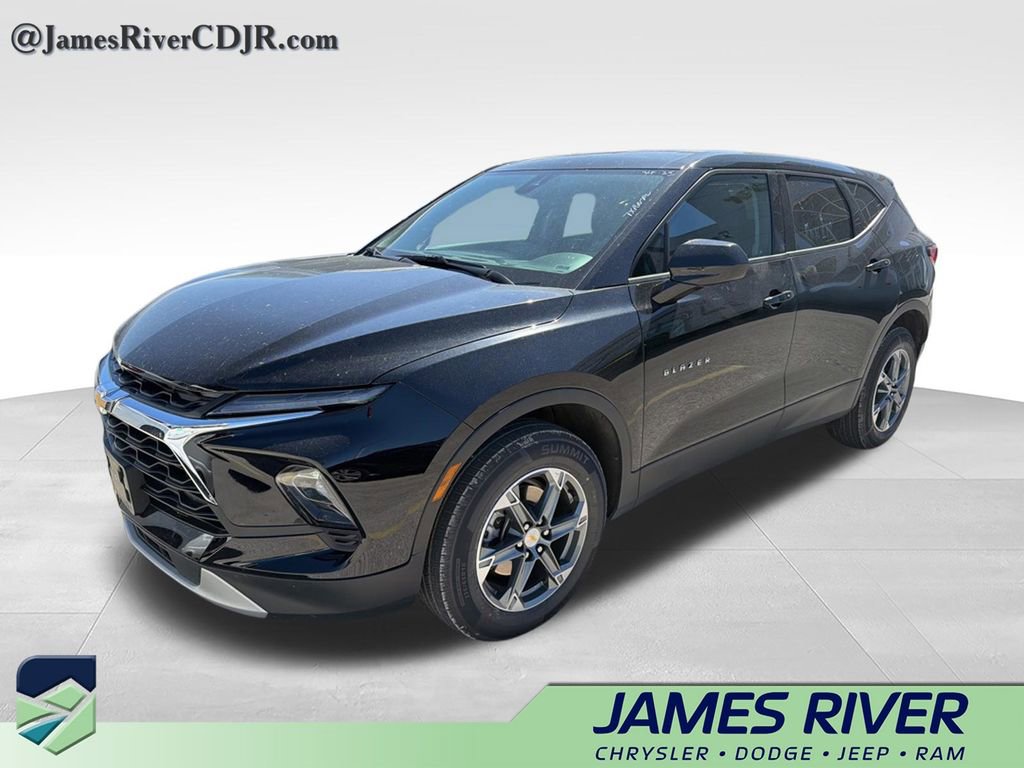 Used 2025 Chevrolet Blazer LT AWD/4WD image 1