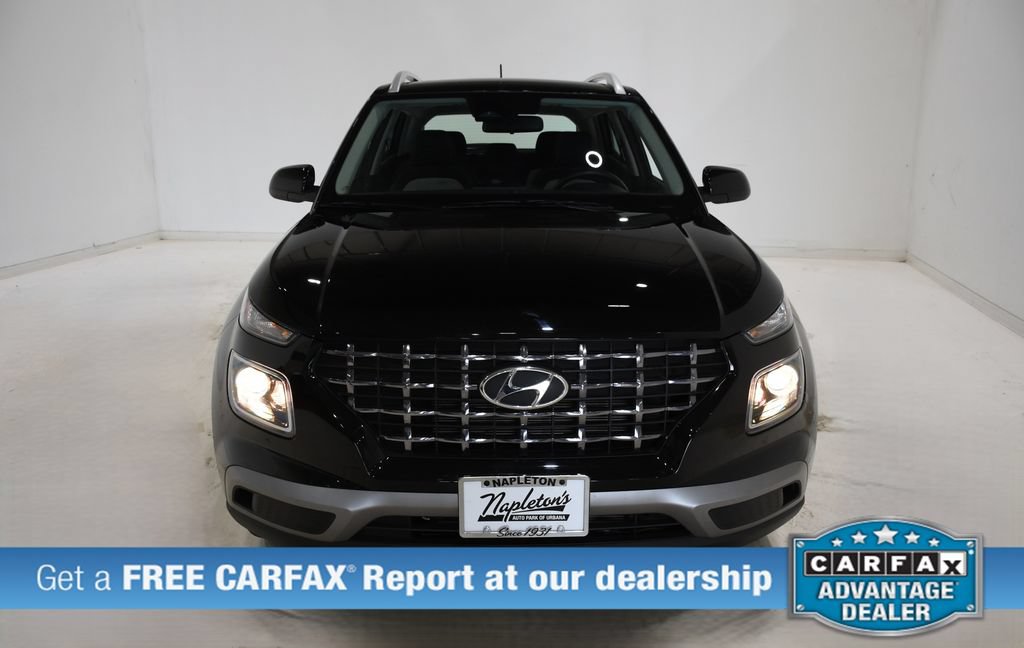 Certified 2025 Hyundai Venue SEL FWD image 3