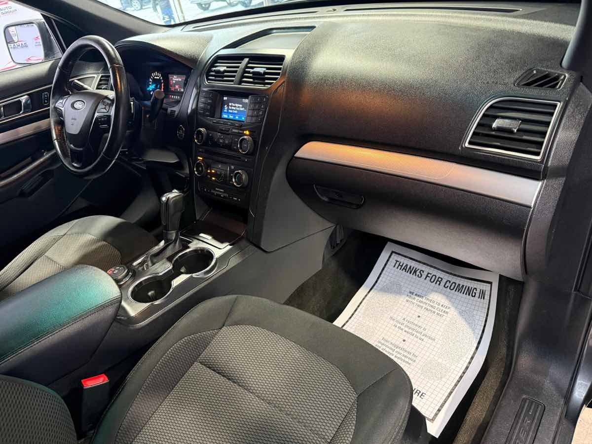 Used 2017 Ford Explorer XLT AWD/4WD image 30