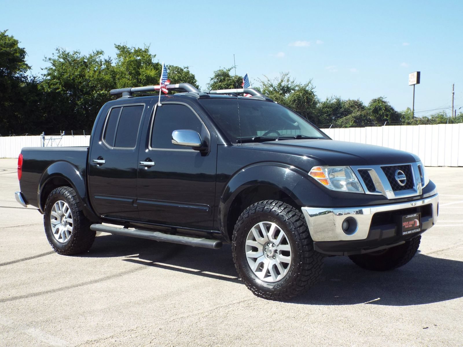 Used 2011 Nissan Frontier SL w/ Moonroof Pkg RWD image 3