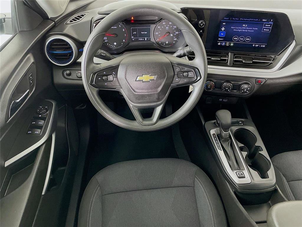 Certified 2025 Chevrolet Trax LS image 23