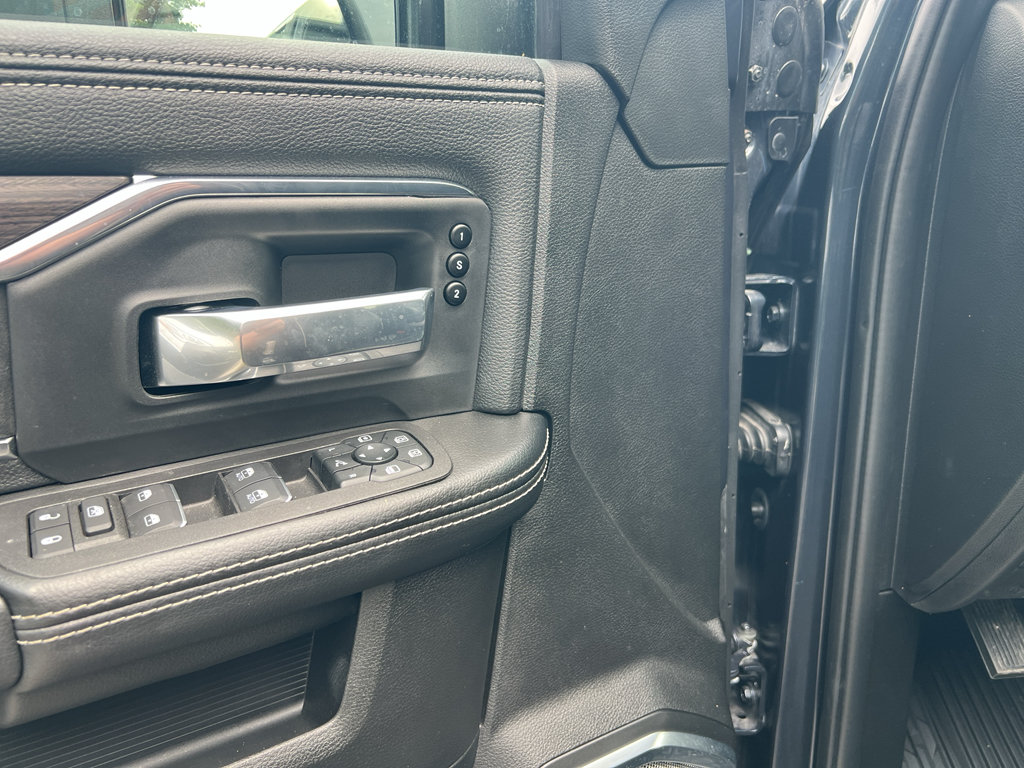 Used 2025 RAM 2500 Laramie AWD/4WD image 3