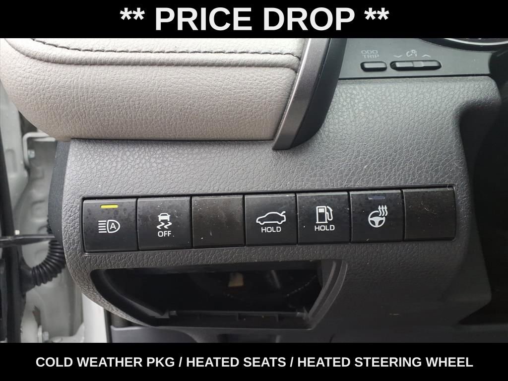 Used 2023 Toyota Camry SE w/ Cold Weather Package FWD image 17
