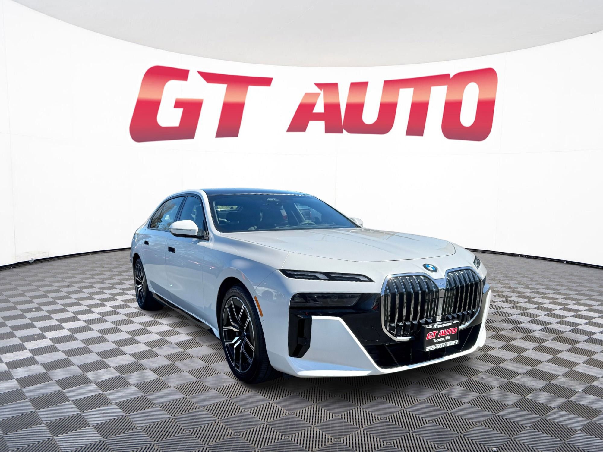 Used 2024 BMW 740i xDrive AWD/4WD image 1
