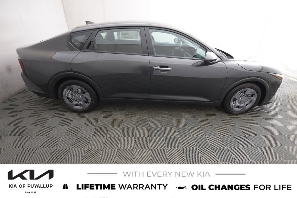 New 2025 Kia K4 LX image 4