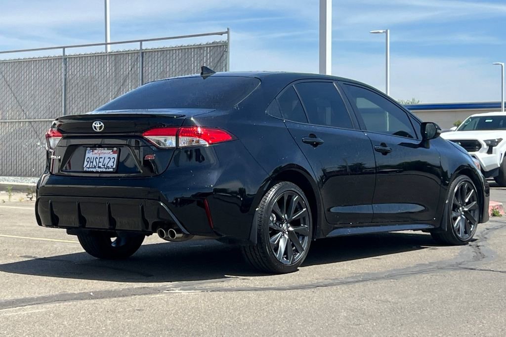 Used 2023 Toyota Corolla SE w/ SE Premium Package image 5