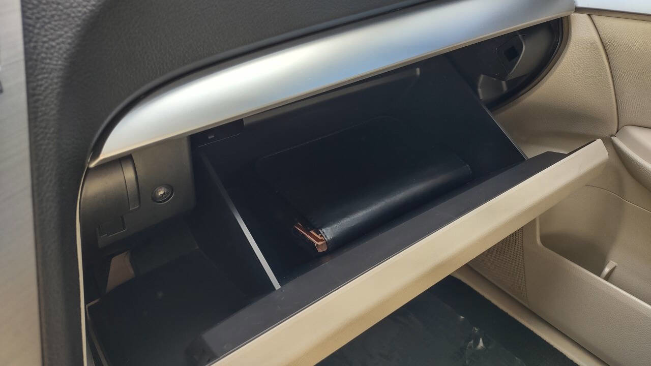 Used 2010 Subaru Outback 2.5i Premium w/ Popular Equipment Group 1B image 24