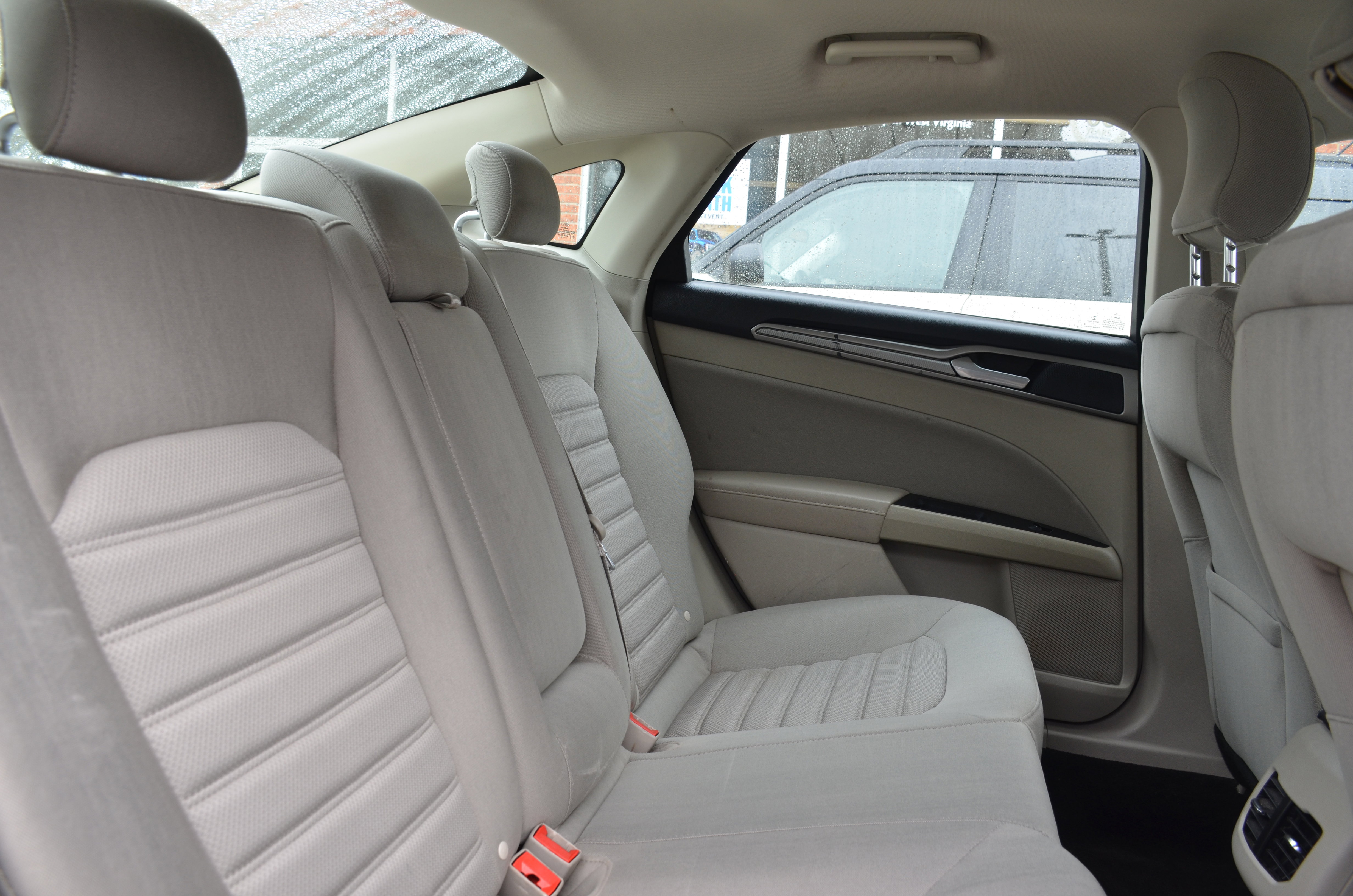 Used 2019 Ford Fusion SE FWD image 21