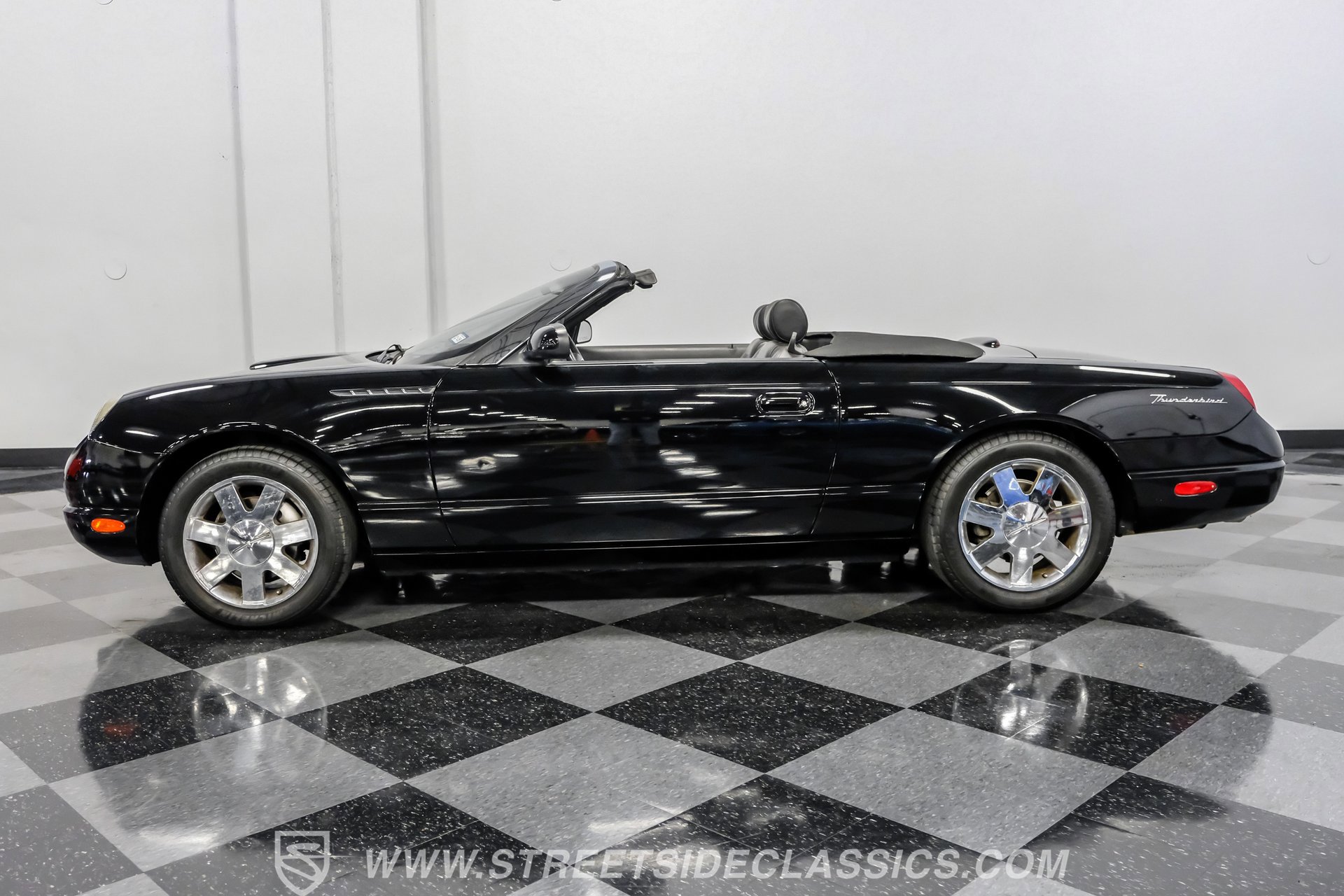 Used 2002 Ford Thunderbird image 2