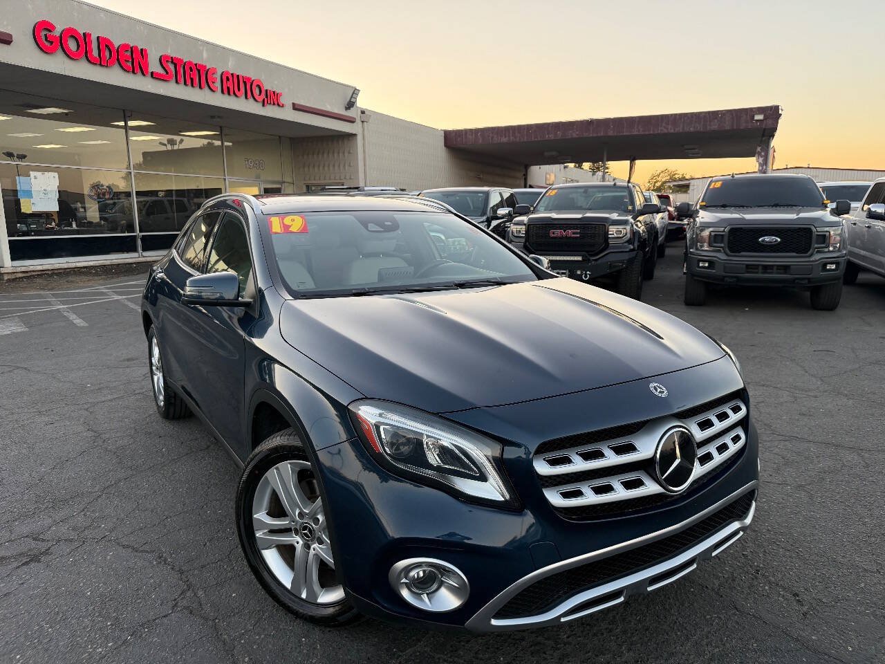 Used 2019 Mercedes-Benz GLA 250 4MATIC image 2