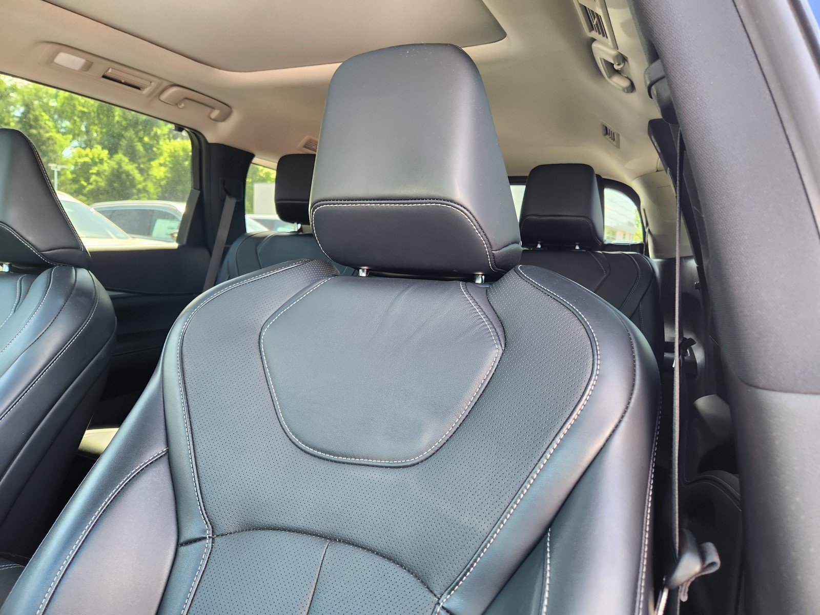 Certified 2023 INFINITI QX60 Luxe w/ Cargo Package AWD/4WD image 11