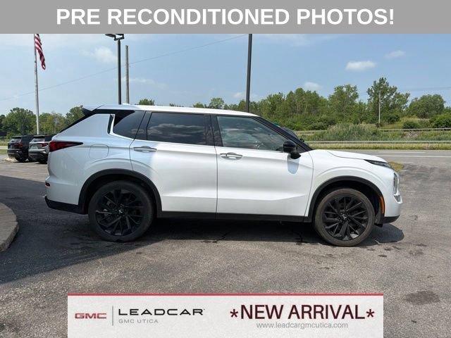Used 2023 Mitsubishi Outlander SE Black Edition AWD/4WD image 6