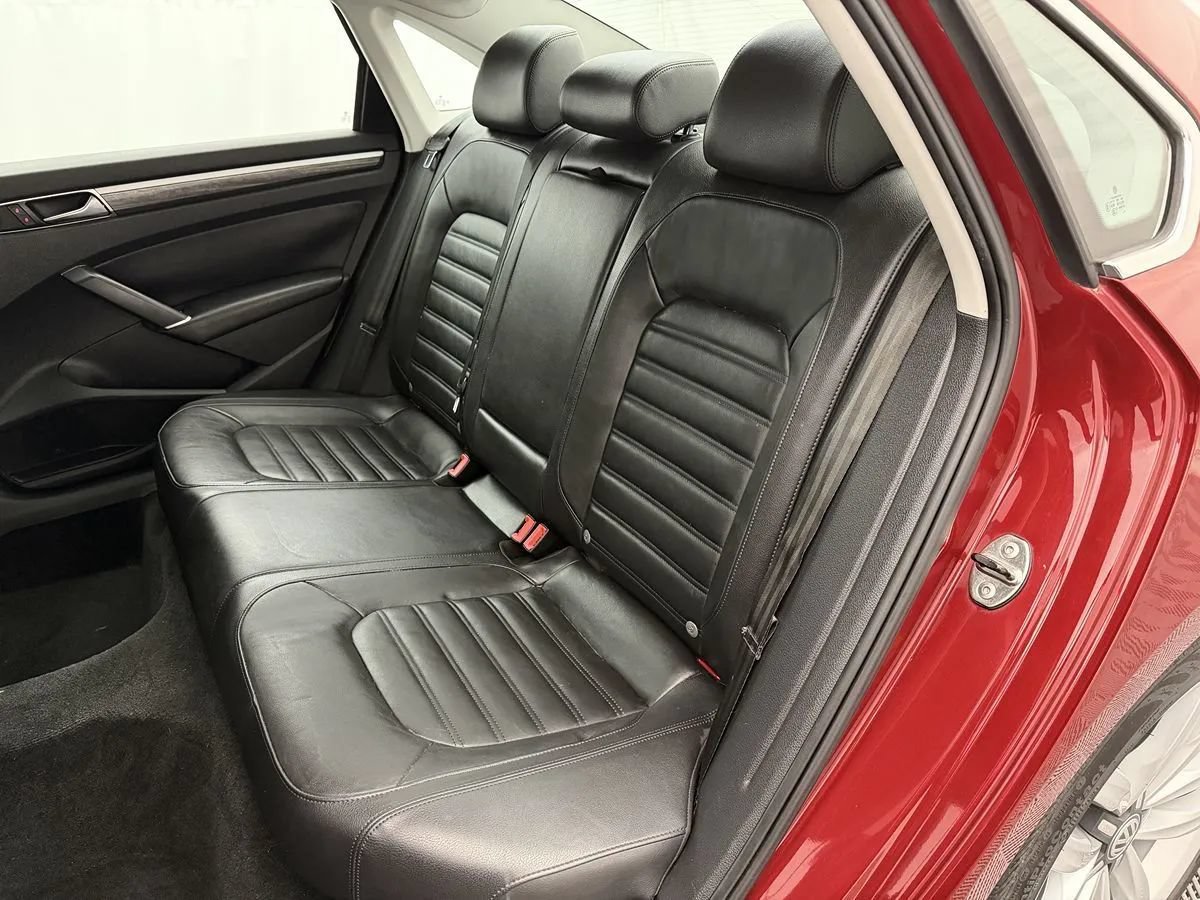 Used 2016 Volkswagen Passat 1.8T SEL Premium FWD image 22