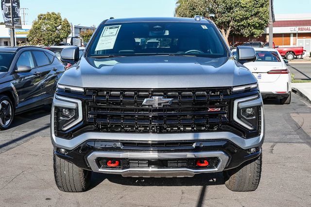 Used 2025 Chevrolet Suburban Z71 AWD/4WD image 2