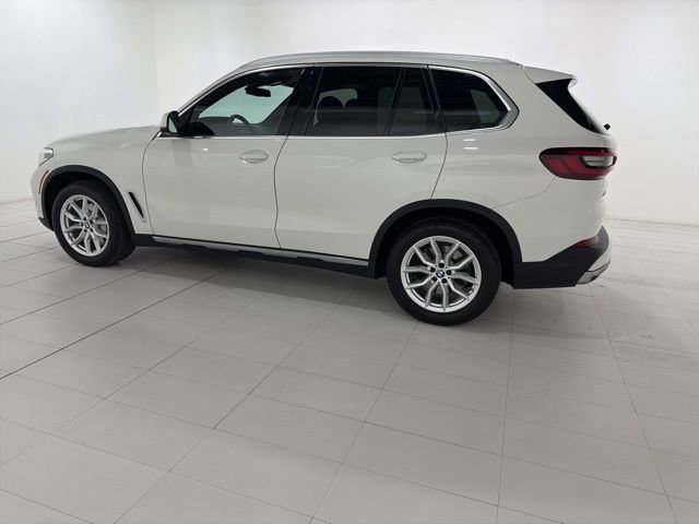 Certified 2023 BMW X5 xDrive40i w/ Premium Package AWD/4WD image 2
